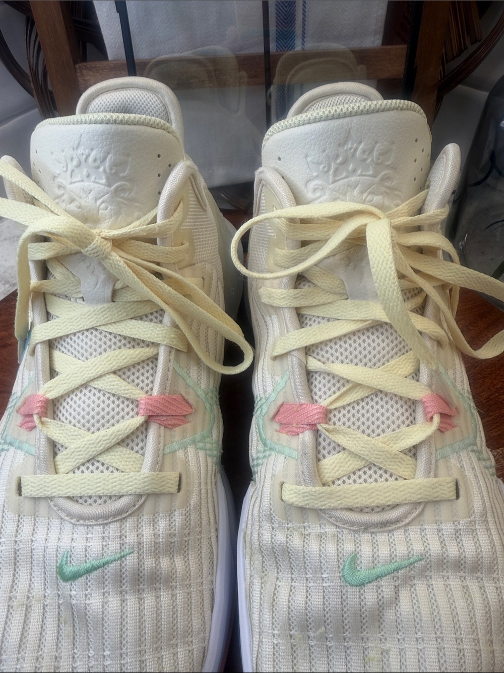 LeBron witness 6 Easter Sneakers - Picture 5 of 16